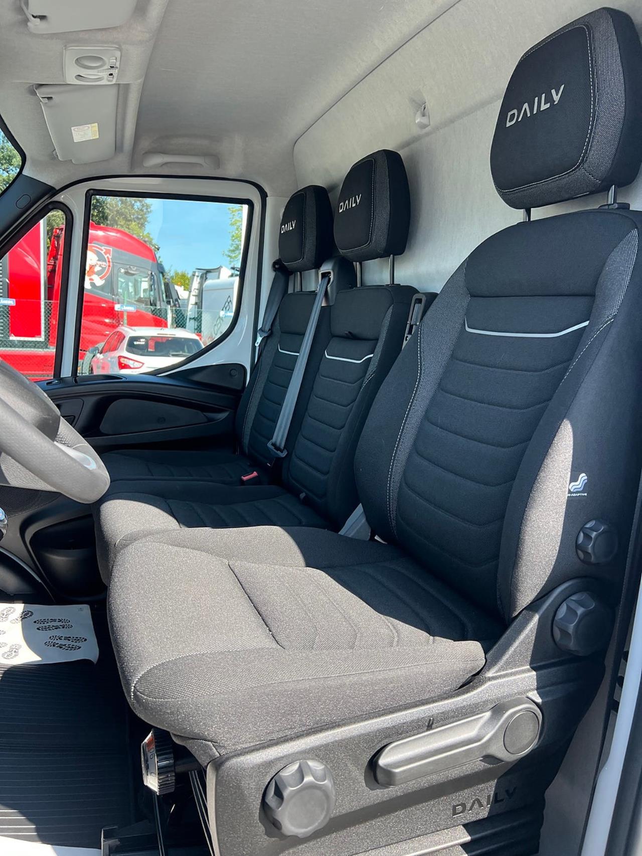 Iveco Daily 35S16 Hi-Matic Skåp & Lift 2026 - Övrigt
